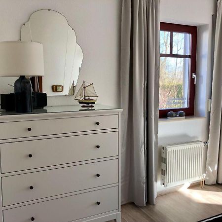 Ferienwohnung-Klaus-Stoertebeker-Mit-Sonnenterrasse-Garten-Zwischen-Strand-Wald-Und-Wiese Gustow  エクステリア 写真