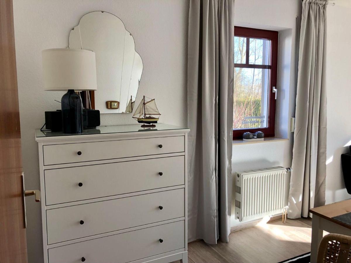 Ferienwohnung-Klaus-Stoertebeker-Mit-Sonnenterrasse-Garten-Zwischen-Strand-Wald-Und-Wiese Gustow  エクステリア 写真